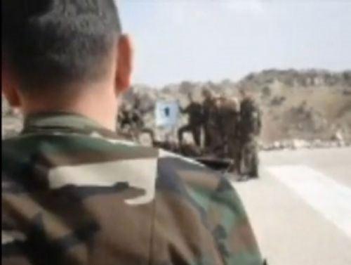 Özel Kuvvet Komutanlığı'nda görev yaptığı öğrenilen yüzbaşının askerleri hedef aldığı tahtanın etrafında toplayarak 5 el ateş ettiğini gösteren video ilk olarak Kanal A'da daha sonra haber kanallarında yayınladı.