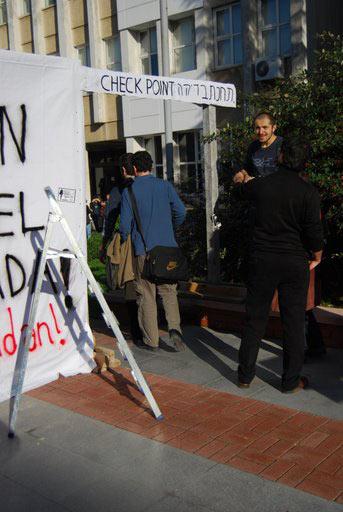 Gazze karanlıkta, Boğaziçi ayakta!
