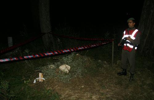 Fethiye'de 2 gün önce ölen bir bebeğin mezarı, doktor raporu ve defin belgesi olmadığı gerekçesiyle açıldı. Evinde elektrik ve su dahi olmayan ailenin 2 buçuk aylık bebeğinin ise açlık ve bakımsızlıktan ölmüş olabileceği iddia edildi.