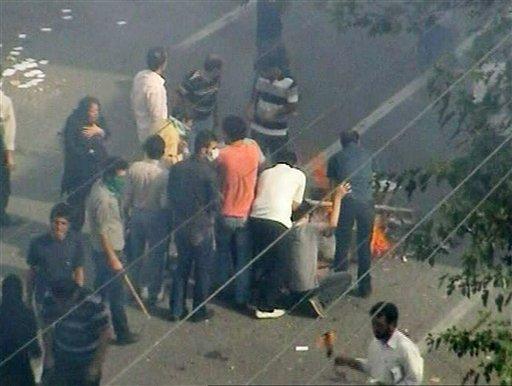 ABD CNN televizyonu, İran'da cumhurbaşkanı seçimi sonrasında sokağa çıkan göstericilerden 19'unun öldüğünü iddia etti. İran Devlet Televizyonu ise farklı rakam verdi