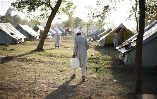 Pakistan ordusunun Taliban militanlarına yönelik saldırıları sürerken bölgeyi terk eden 500 bin kişiyi aşkın sivil zor şartlarda hayatta kalma mücadelesi veriyor.