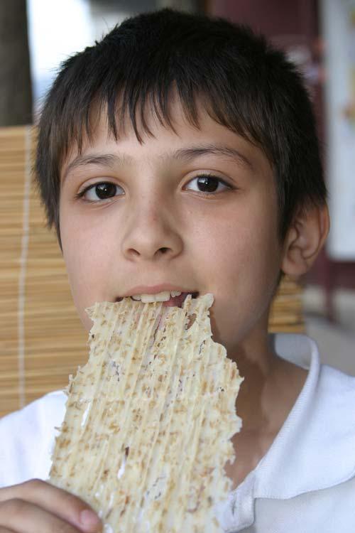Maraş'ın meşhur tarhanası. &Ccedil;ocuklar cips gibi de yiyebiliyor, &ccedil;orbası da yapılabiliyor.