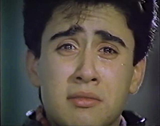 Ağlamıyorum ki g&ouml;z&uuml;me bir şey ka&ccedil;tı