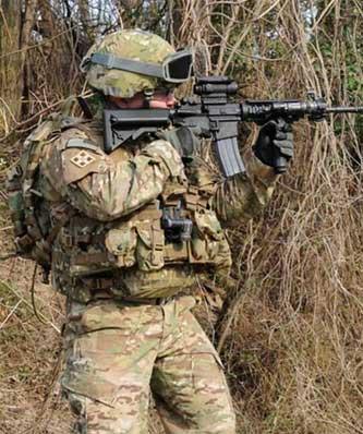 11. Kamuflaj deyip geçmeyin Amerikan ordusu Afganistan'daki kara birlikleri için yeni bir kamuflaj tasarladı. Afganistan'ın ortamına uygun olarak hazırlanan bu yeni giysilerle farkedilmeniz gerçekten çok zor. Gözün sadece uzaklaşan mesafede küçük bir alanda renkleri algılayabilmesi ve beynin bu boşlukları hakim olan görüntüyle doldurmasından faydalanılarak oluşturulan giysiler sizi bir anda bukalemuna çeviriyor.