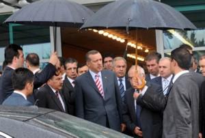 Başbakan Erdoğan, Güngören'deki hain terör saldırısının yaşandığı yerde