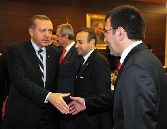 Bakanlar Kurulu, Başbakan Recep Tayyip Erdoğan başkanlığında toplandı. Toplantıya, yeni göreve başlayan bakanlar da katıldı. 27 koltuklu ilk Bakanlar Kurulu'ndan ilk kareler: