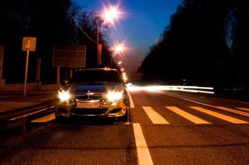 Rusyanın yeni petrol ve doğalgaz zenginleri, Arap şeyhlerine gölgede bırakacak şekilde görgüsüzlük de sınır tanımıyorlar. Bunun en iyi örneği ise altın kaplama bir BMW.