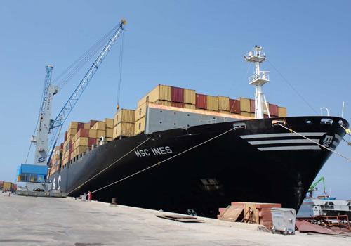 İskenderun Körfezi'nde 'konteyner terminali' olarak projelendiren ve bir süre önce hizmete açılan Assan Port, dünyanın en büyük konteyner gemilerinden birini ağırladı.