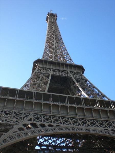 Fransa'nın başkenti Paris, ülkenin kültür ve sanat merkezi olma görevini üstlenmiş ve gerek Avrupa'nın gerekse dünyanın en önde gelen kültür merkezlerinden biri olmuş....
<br><br>
Nuray Kahraman'ın Fransa izlerimlerini ve haberde yer alan görsellerin öykülerini görmek için haberin metni düğmesini tıklayabilirsiniz...