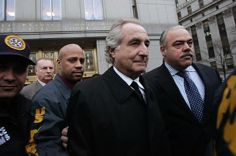 2011 Avrupa , (kalırsa) euro bölgesinin batma eşiğinde gösterilen ülkeleri, ABD, emtia ya da para birimleri için ne getirecek şimdiden tahmin etmek zor olsa da borç krizi, merkez bankaları, Uluslararası Para Fonu ( aç parantez IMF kapa parantez), Avrupa Birliği (( aç parantez AB kapa parantez), önümüzdeki uzun yıllar boyunca yazıp, okuyacağımız kelimeler olarak kalacak gibi görünüyor.