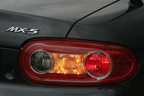 Dünya'nın en çok satan iki kişilik spor otomobili Mazda MX 5