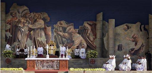 Katolik dünyasının ruhani lideri Papa 16. Benediktus'un Kudüs'ü ziyareti sürüyor. Tarihi gezinin ilk iki gününde neler oldu bir hatırlayalım ve ziyaretin atmosferini 125 fotoğrafla yansıtalım istedik.