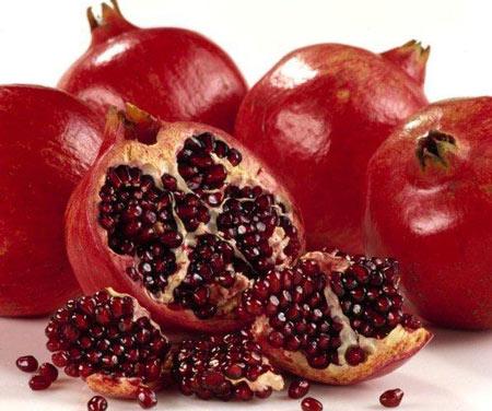 <b>13. Nar:</b> Ön çalışma nar suyunun diyalize giren böbrek hastalarında bir dizi komplikasyonu önlemeye yardımcı olduğunu gösterdi.