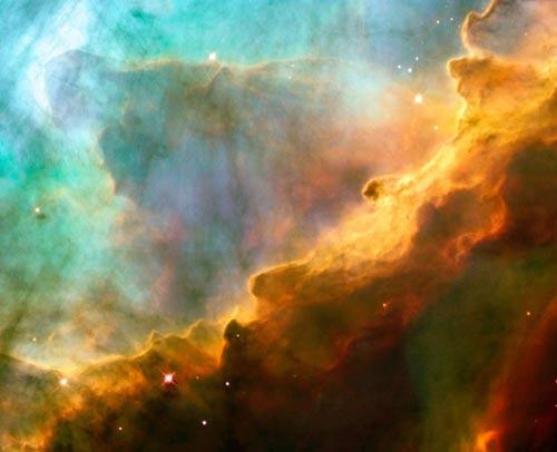 Evrenin derinlerine bakışımızı değiştiren, milyonlarca ışık yılı uzaklıktaki olağanüstü galaksileri, kara delikleri gösteren Hubble neredeyse en büyük tarihi fiyasko olarak tarihe geçecekti... Çünkü miyop olduğu son anda fark edilmişti. Ama bu muhteşem re