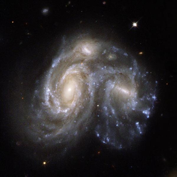 NASA'nın Spitzer teleskobu şimdiye kadar görülmemiş büyüklükteki bir galaksi çarpışmasını kaydetti. İşte o anın fotoğrafı ve önceki çarpışmalar...