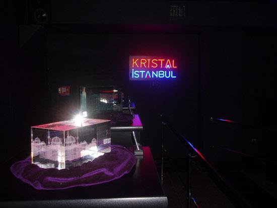 Tarihi eserler Miniatürk'deki maketlerinin ardından şimdi de kristal olarak, 'Kristal İstanbul'da görücüye çıktı.