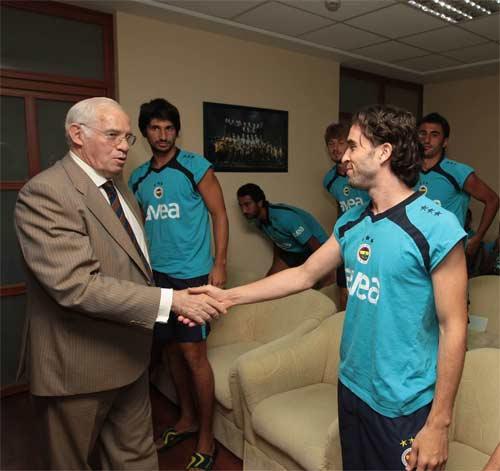 Samandıra'da bugün Luis Aragones heyecanı vardı. İspanyol teknik adam ilk kez Samandıra'da tesisleri gezdi futbolcuar ve personelle tanıştı.
