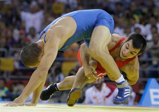 Çeçen asıllı olan Ramazan Şahinin annesi halen Dağıstanın Mahaçkale şehrinde yaşıyor. Pekinde olimpiyat şampiyonluğu başarısını elde eden Ramazan Şahinin babası hayatını kaybettiği için milli güreşçi öksüz lakabı ile tanınıyor.