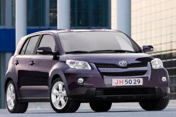 <strong>TOYOTA: </strong>Urban Cruiser'da 1.33 litrelik benzinli ve 1.4 litrelik dizel motor seçenekleri sunuluyor. Baz model olan benzinli motor 101 beygir güç ve 132 nm tor üretiyor. Ortalama tüketimi ise 5.5 litre. Benzinli modelin başlangıç fiyatı 42 bin 500 lira olarak belirlenirken dizelde bu rakam 56 bin 500 liraya çıkıyor.<br /><br />