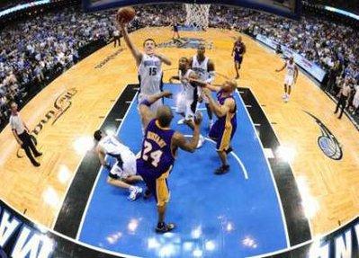 Hidayet'in de forma giydiği NBA final serisi 4. maçında Los Angeles Lakers, Orlando Magic'i uzatmalarda yıkmayı başarırken malesef Hidayet son anlarda kendine bağlanan umutları yıktı