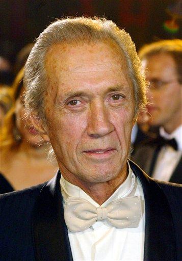 Ünlü Amerikalı oyuncu David Carradine, Tayland'ın başkenti Bangkok'ta ölü bulundu.