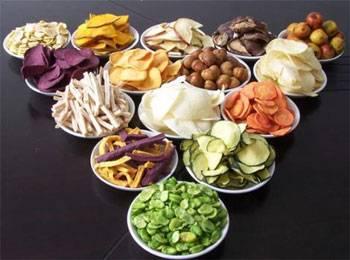 Lifli yiyecekleri tüketin
Çok lifli besinler doyduğunuz hissini verir ve çabuk acıkmanıza engel olur. Beyaz ekmek yerine kepeklisini, beyaz pirinç yerine esmerini tüketin. Lif oranı yüksek mercimek, kuru fasulye, nohut gibi gıdalara öncelik verin.