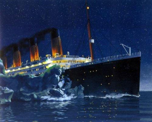 Titanic 22 deniz mili hızla ilerlediği sırada, Kuzey Amerika'nın doğusundaki Newfoundlan Adası'nın 640 kilometre açığında, 15 kilometre boyunda ve 60 metre genişliğindeki bir buz dağına çarptı.
