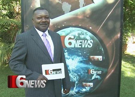 6 News, Türk televizyonlarında bir ilki gerçekleştirdi ve Amerikalı Clint Deloatch'a anchorman olarak ekranı teslim etti. Deloatch, 25 yıldır CNN International'da idi.