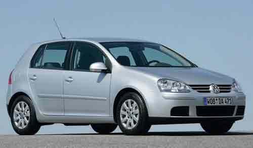 VW GOLF 1.4 TSI DSG: VW'nin küçük hacimden büyük güç üretmek amacıyla geliştirdiği TSI motor serisine sahip Golf, 122 HP'lik gücü ve DSG şanzımanıyla ortalama 5.9 lt/100 km tüketir
