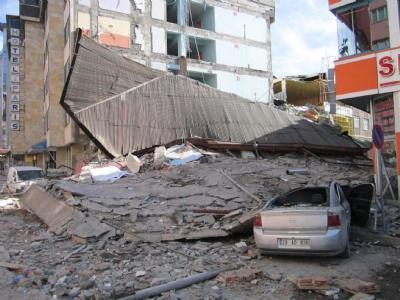 2005 - Hakkari: 5,5 büyüklüğündeki depremde ölü sayısı 2, yaralı sayısı 5.