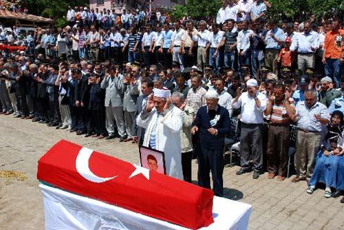 ABD Konsolosluğu saldırısında şehit olan polis memuru Erdal Öztaş toprağa verildi