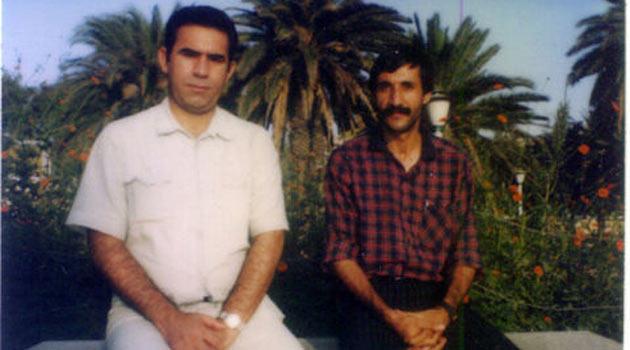 Terörist başı Abdullah Öcalan'ın bilinmeyen fotoğrafları... Öcalan'ın plajda ve kaldığı villanın havuzunda yüzerken, futbol oynarken, kadın teröristlerle doğum günü kutlarken görüntüleri çıktı.