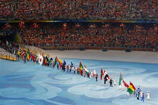 29. Yaz Olimpiyat Oyunları, ''Kuş Yuvası'' olarak adlandırılan 90 bin kişilik Ulusal Stat'ta düzenlenen görkemli bir törenle sona erdi.