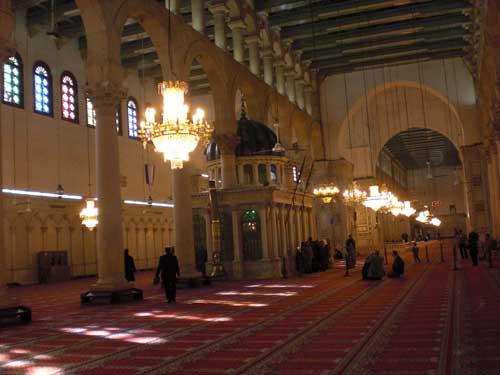 Emeviye Camii içinde Yahya A.S. Türbesi