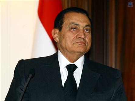 <p><strong>20) Son firavun Mübarek</strong> <br />Muhammed Hüsnü Said Mübarek 1981den beri Mısırın cumhurbaşkanı. Bu mertebeye gelene kadar havalardaydı Mübarek. 1949da Mısır Askeri Akademisini, bir sene sonra Bilbaystaki Havacılık Akademisini bitirdi. Sovyetler Birliğinde ileri uçuş ve bombardıman teknikleri konusunda öğrenim gördü. Mısır Hava Kuvvetlerinde çeşitli görevler üstlendikten sonra 1972de Enver Sedat tarafından hava kuvvetleri komutanlığına getirildi. İki sene sonra mareşal oldu. Cumhurbaşkanlığı döneminde de havalardan inmediğinden ve baskıcı rejiminden usanan halk şu ara kendisini devirmek <br />üzere sokaklarda</p>
<br><br>
<p>Kaynak: <a href="http://www.radikal.com.tr" target="_blank">Radikal</a></p>