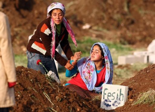 Mardin'in Mazıdağı ilçesine bağlı Bilge köyünde 3 gün önce yaşanan ve 44 kişinin ölümüne yol açan saldırının matemi sürüyor.