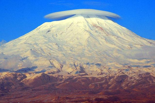 Türkiyenin en büyük dağı olan Ağrı Dağının 5137 metrelik rakımında, bugün güzel bir görüntü oluştu.