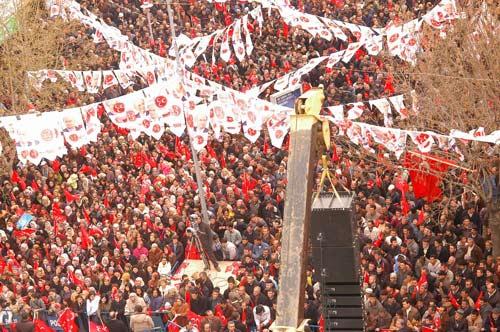 29 Mart seçiminin, hükümete dur demek için milletin önünde tarihi bir fırsat olduğunu söyleyen MHP lideri Devlet Bahçeli, 30 Mart sonrası hayırlı gelişmeler olacak" dedi.