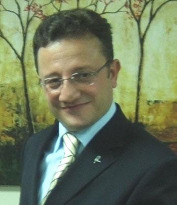 <b>İbrahim Öztürk</b>; Adam çok iyi istatistikçi. Ceteris paribus anlarında (o anladı sıkmayın canınızı) frikik ustası. Ölçüp, biçip çatalın tozunu alıveriyor. Defansta da iyidir. Uçarak yüzde yüz golleri kafasıyla çıkarmıştır. Tiribüne oynamaz ama illâ seyirciyi kollayarak/koruyarak oynar. Altın gibi kıymetlidir. <b>Cemil Ertem</b> ve </b>Süleyman Yaşar<b> ile aynı kumaştandır. Bu üçlü iktisatlı efor sarfeder. Ekonomik oynarlar yani