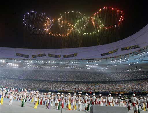 29. Yaz Olimpiyat Oyunları, ''Kuş Yuvası'' olarak adlandırılan 90 bin kişilik Ulusal Stat'ta düzenlenen görkemli bir törenle sona erdi.
