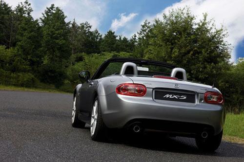 Dünya'nın en çok satan iki kişilik spor otomobili Mazda MX 5