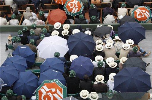 Roland Garros'u hiç kazanamamış 13 Grand Slam şampiyonu Roger Federer, hayatının en büyük hayalini gerçekleştirip daha önce 3 kez finalde Nadal'a yenildiği Fransa Açık'ta şampiyon oldu...