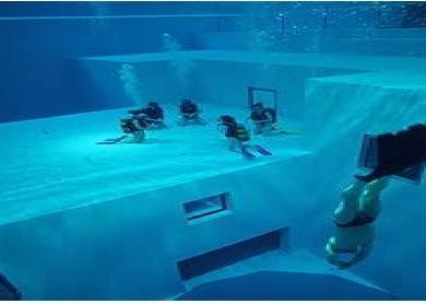 <p>8. Dünyanın En Derin Kapalı Yüzme Havuzu Belçika'daki Nemo 33 dalış havuzu 33 metreden fazla derinliğe sahip. 2,500,000 litre klorsuz suyla kaplı havuzun 10 metre derinliklerinde yapay sualtı mağaraları yer alıyor.</p>
