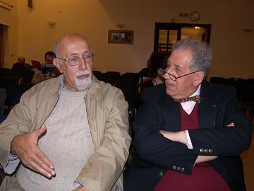 Kalp Krizi sonucu vefat eden Türk Şiirinin üretken ve güçlü seslerinden Şair Kemal Özer'in ölümü edebiyat dünyasını yasa boğdu.
