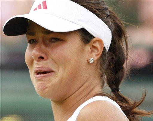 Wimbledon'da 4. turda Venus Williams ile karşılaşan Sırp raket, ikinci sette sakatlanınca mücadeleyi gözyaşları içinde terk etti