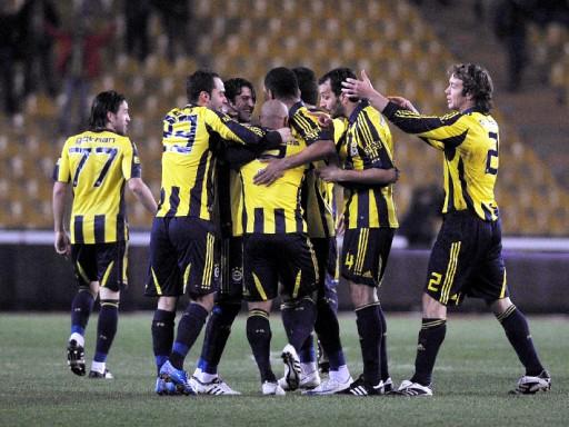 Süper Lig'de 24. haftanın açılış maçında Kocaelispor ile 1-1 berabere kalan Fenerbahçe, maç fazlasıyla liderliğe yükselme şansını kullanamadı.