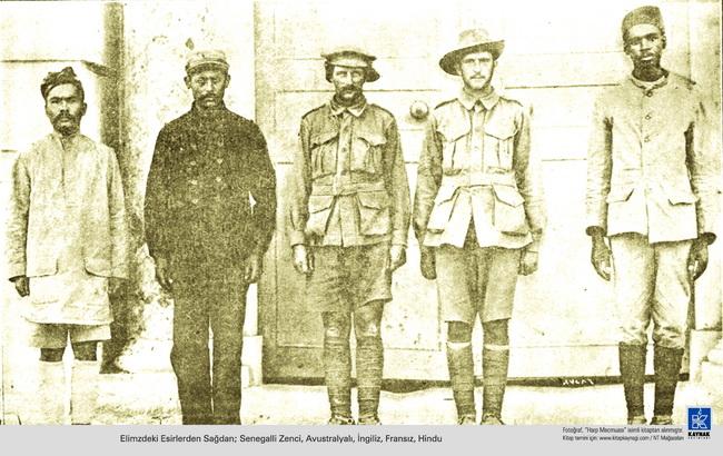Çanakkale Muharebelerinde yaşanan şiddetin, imkânsızlıkların, sarsılmaz inancın, yitirilmeyen umudun fotoğraflara yansıdığı kareler, görenleri 2009dan 1915e bir zaman tüneline sokuyor.