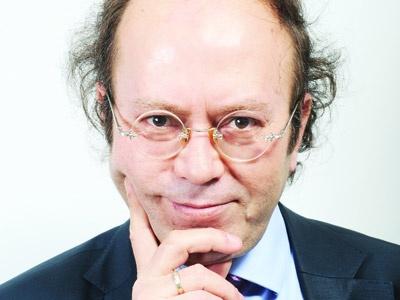 <b>Yusuf Kaplan</b>; O mu okuyucunun (zihnim sürçtü yine “seyirci” diyecektim) seviyesine inmeli seyirci mi onun seviyesine çıkartılmalı bilemedim şimdi. Gizli santrafor.