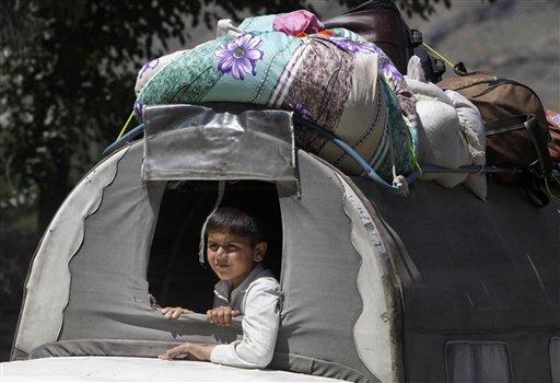 Pakistan ordusunun Taliban militanlarına yönelik saldırıları sürerken bölgeyi terk eden 500 bin kişiyi aşkın sivil zor şartlarda hayatta kalma mücadelesi veriyor.