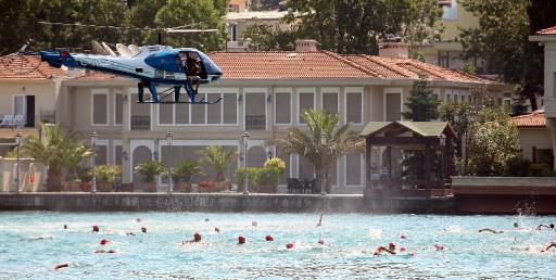 Türkiye Milli Olimpiyat Komitesi (TMOK) tarafından geleneksel olarak düzenlenen 21. Asya'dan Avrupa'ya Uluslararası Yüzme, Kürek, Yelken ve Kano Yarışları, İstanbul Boğazı'nda yapıldı.